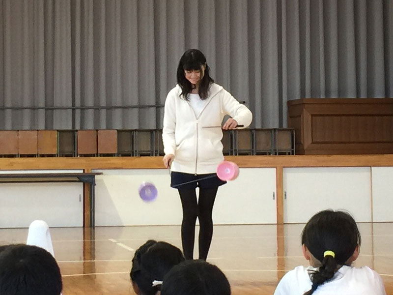 川添小学校の放課後子ども教室に香川大学手品サークル [ メルシー笑クラブ ] さんが遊びに来てくれました！